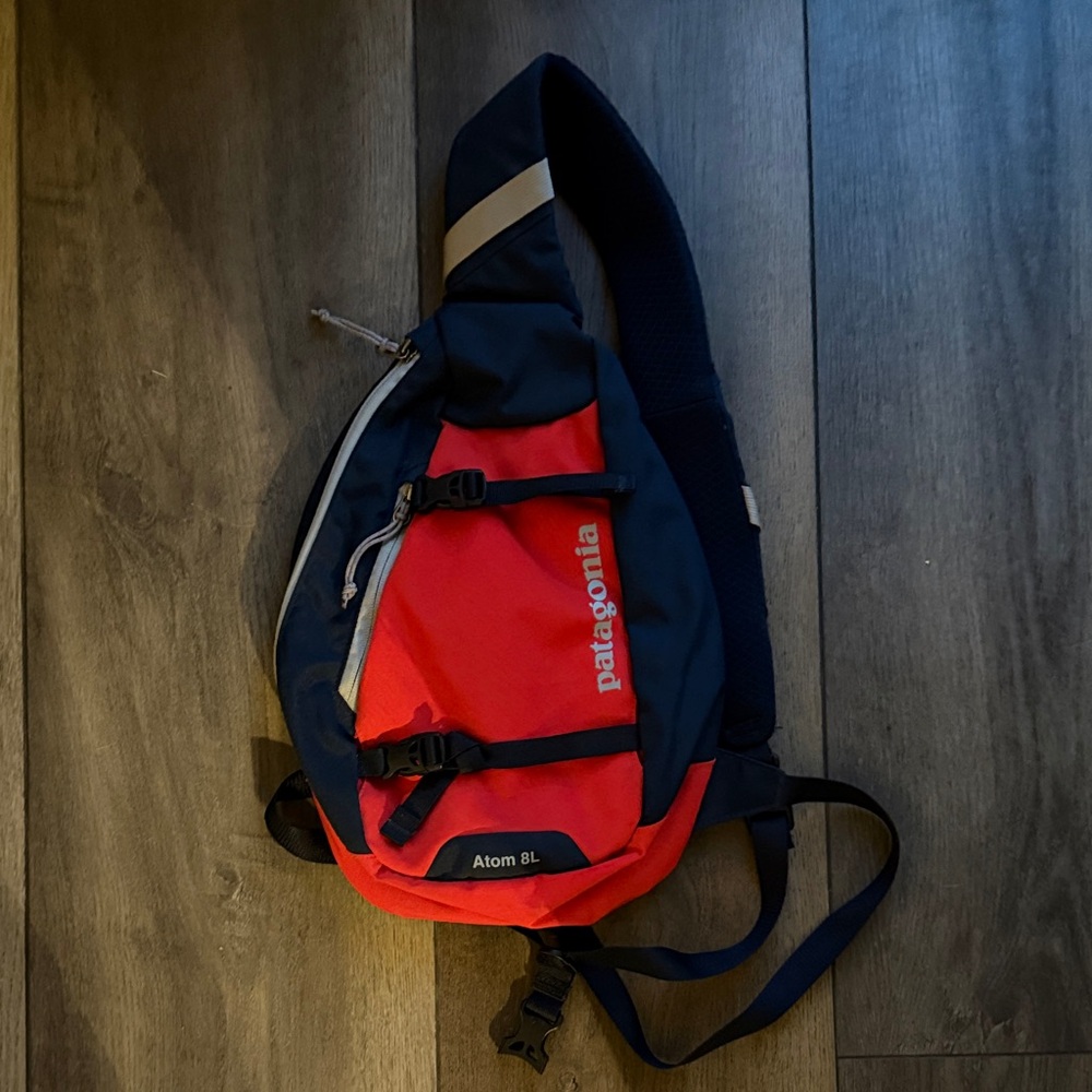 Patagonia Red and Blue Sling Bag atom 8L